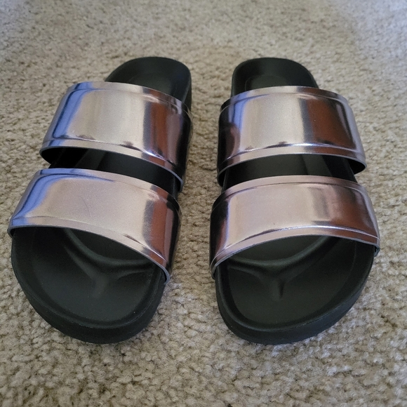 Vince Orion Leather Slide Sandals - Picture 4 of 8
